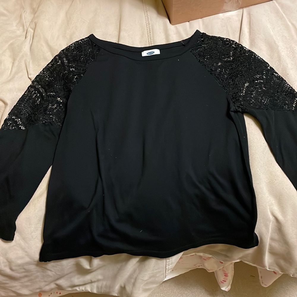 Black 3/4 sleeve shirt, lace on shoulders